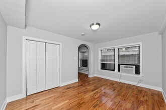 550 W Arlington Pl, Unit 106 in Chicago, IL - Building Photo - Building Photo