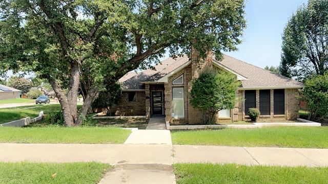 3726 Cromwell Dr in Carrollton, TX - Building Photo