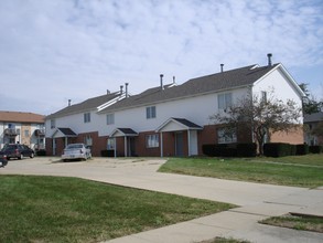 3006 Clearwater Ave in Bloomington, IL - Building Photo - Building Photo