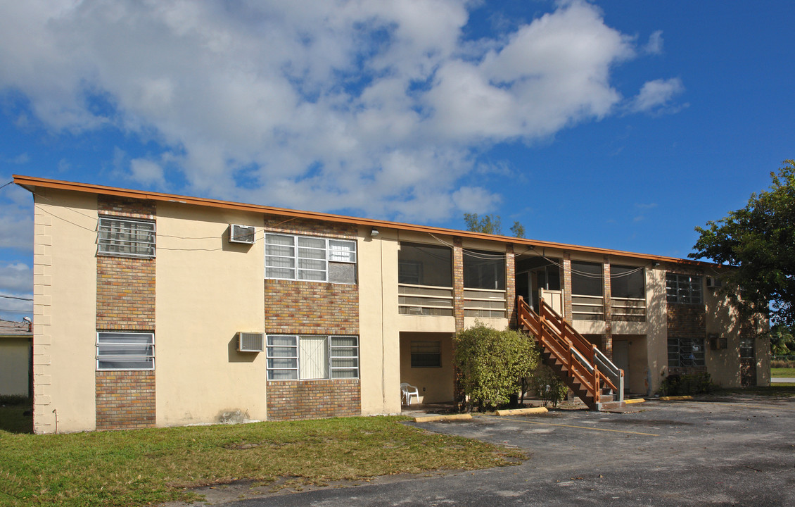 2635 20th Ave in Oakland Park, FL - Building Photo