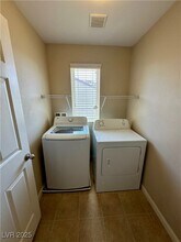 6038 Devers Ct in Las Vegas, NV - Building Photo - Building Photo