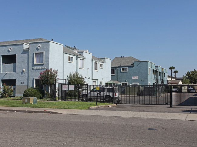 Cherokee Place Apartments in Lodi, CA - Foto de edificio - Building Photo