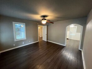 905 S Alamo St in Weatherford, TX - Building Photo - Building Photo
