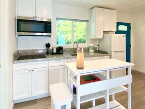 5320 Sunglow Ct in San Diego, CA - Building Photo - Building Photo