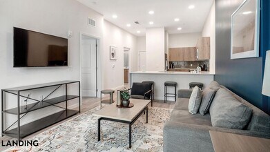 5256 International Dr, Unit 378 in Orlando, FL - Foto de edificio - Building Photo