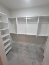 302 W Liberty Dr, Unit 206 in Wheaton, IL - Building Photo - Building Photo