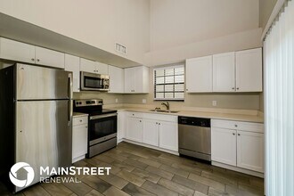 604 Breezeway Ct in Brandon, FL - Building Photo - Building Photo