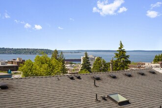 117 W Kinnear Pl in Seattle, WA - Building Photo - Building Photo
