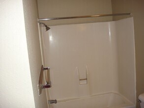 206 Broadway St, Unit C in Eau Claire, WI - Foto de edificio - Building Photo