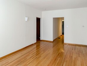 4811 N Wolcott Ave, Unit 4817-1A in Chicago, IL - Building Photo - Building Photo
