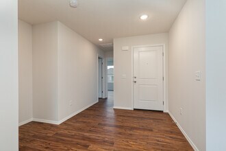 376 W Granada St in Republic, MO - Foto de edificio - Building Photo