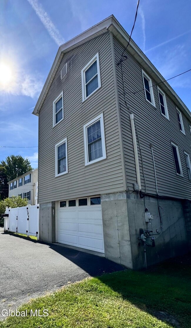 25 Mohawk Ave in Waterford, NY - Building Photo - Building Photo
