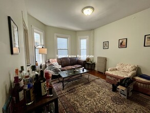 376 Washington St, Unit 1 in Somerville, MA - Foto de edificio - Building Photo