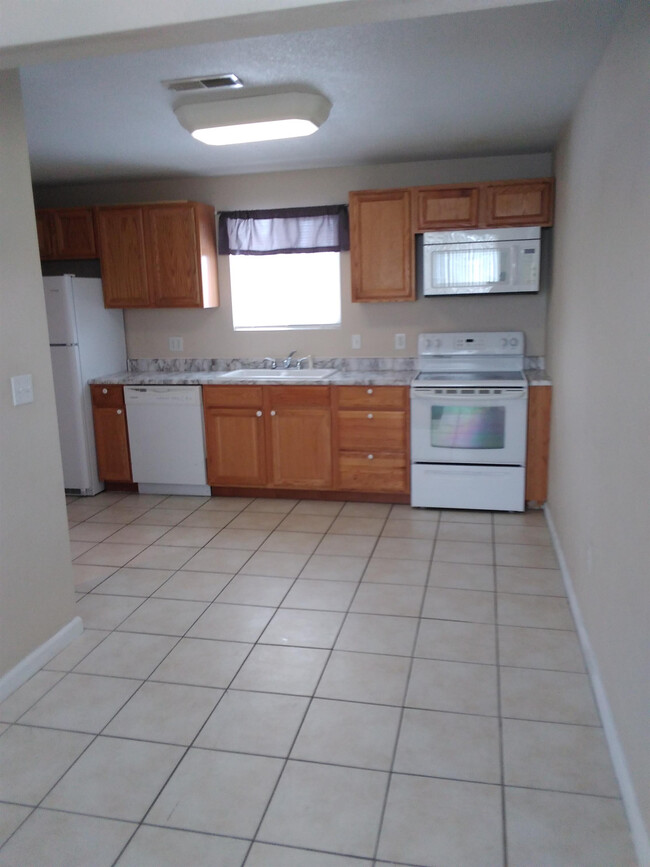 property at 1101 Briarwood Rd