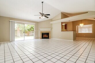 2024 Shadow Pine Dr in Brandon, FL - Foto de edificio - Building Photo