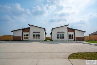 3604 Hidalgo Cir in Brownsville, TX - Building Photo - Building Photo