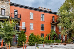 4077 Saint-Antoine Rue O in Montréal, QC - Building Photo