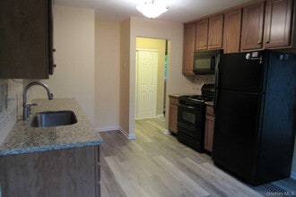 34 Alpine Dr in Wappingers Falls, NY - Building Photo - Building Photo