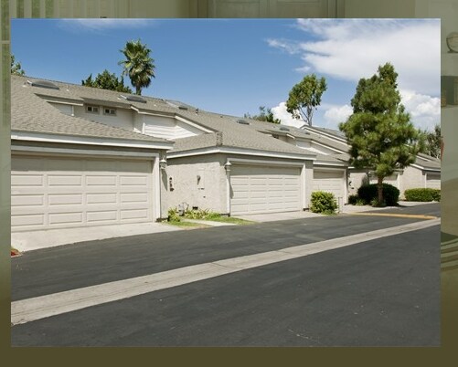 Rancho Vista Townhomes in Ontario, CA - Building Photo - Building Photo