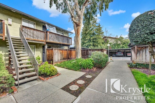 1060 Oak Grove Rd in Concord, CA - Foto de edificio - Building Photo