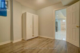 208 Twyn Rivers Dr in Pickering, ON - Building Photo - Building Photo