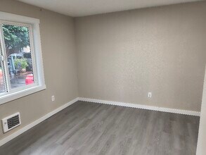 9035 SE Division St in Portland, OR - Building Photo - Building Photo