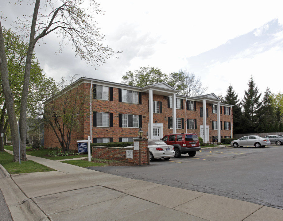 Hartford Place in Birmingham, MI - Building Photo