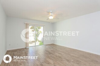 8236 Rigel Rd in Jacksonville, FL - Foto de edificio - Building Photo