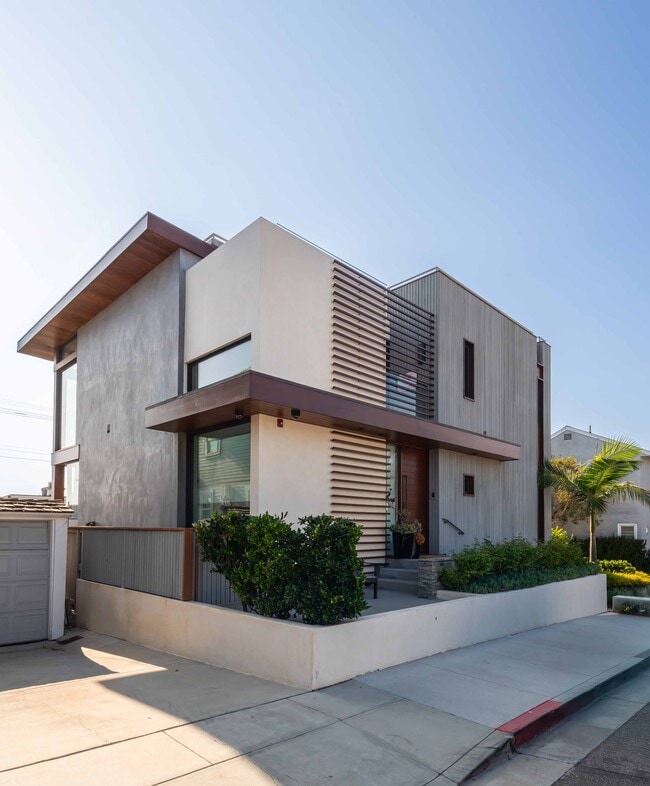 2215 Manhattan Ave in Hermosa Beach, CA - Building Photo - Building Photo