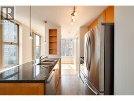 989 Richards St in Vancouver, BC - Building Photo