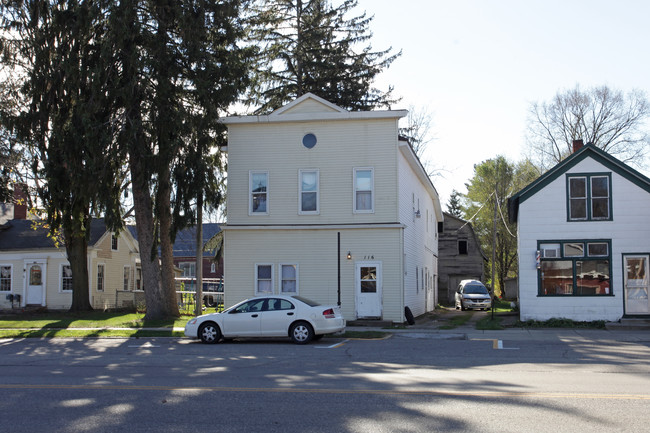 116 E Saint Joseph St in Lawrence, MI - Foto de edificio - Building Photo