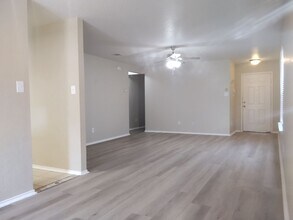 11343 Saratoga Coach in San Antonio, TX - Building Photo - Building Photo