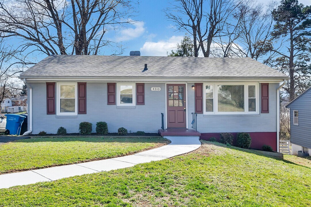 4310 Tyree Rd NW in Roanoke, VA - Building Photo