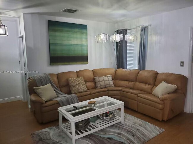 1836 SW 9th Ave in Fort Lauderdale, FL - Building Photo - Building Photo