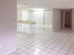 10112 N Lantana Ave in Tampa, FL - Building Photo - Building Photo