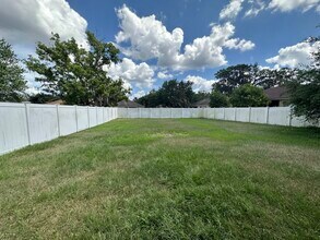 2211 Pine Oaks Tr in Kissimmee, FL - Building Photo - Building Photo