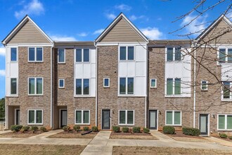 2622 Wolf Cub Ct in Raleigh, NC - Foto de edificio - Building Photo