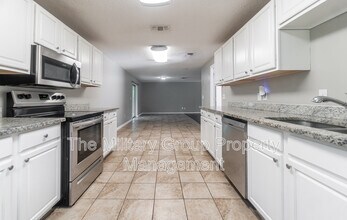 4142 Oriely Dr W in Jacksonville, FL - Building Photo - Building Photo