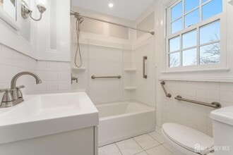 100 Old Hwy 28 in White House Station, NJ - Building Photo - Building Photo