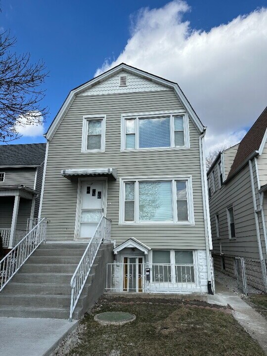 5202 W Ainslie St in Chicago, IL - Building Photo