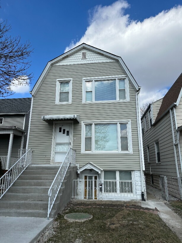 property at 5202 W Ainslie St