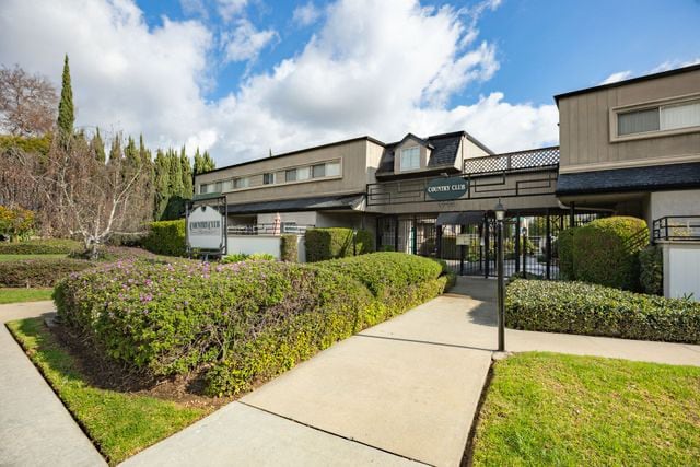 property at 6268 N San Gabriel Blvd