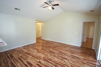717 W Perry Rd in Myrtle Beach, SC - Building Photo - Building Photo