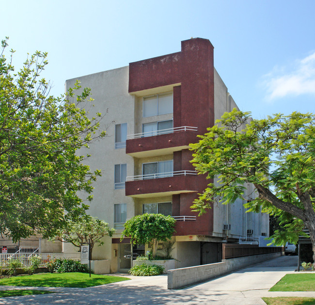 3759 S Canfield Ave in Los Angeles, CA - Foto de edificio - Building Photo