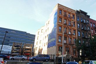 408 W 36th St in New York, NY - Foto de edificio - Building Photo