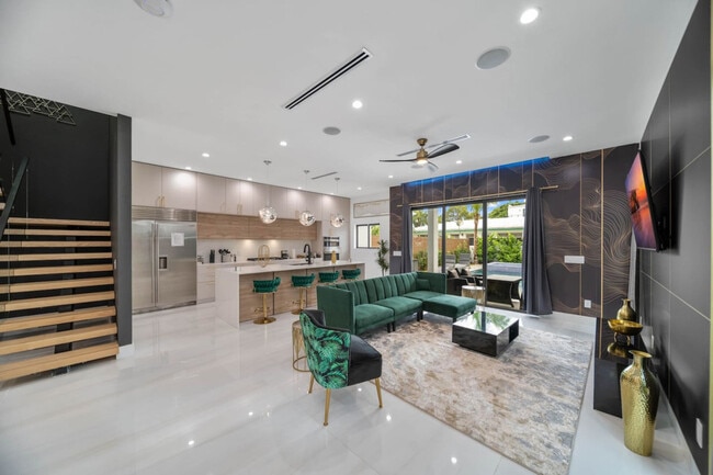 547 NE 16th Ave in Fort Lauderdale, FL - Building Photo - Building Photo