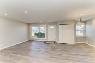 935 Elmwood Ln in Elk Grove Village, IL - Building Photo - Building Photo