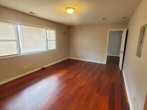 7642 S Exchange Ave in Chicago, IL - Building Photo - Building Photo