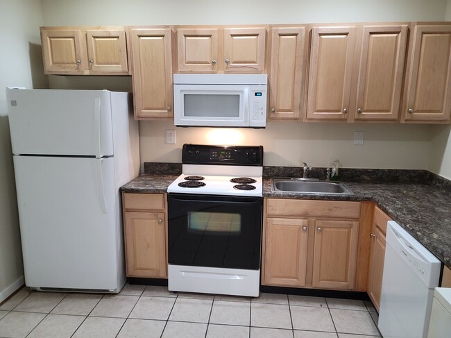 23421 Dahlia Cir in California, MD - Building Photo - Building Photo