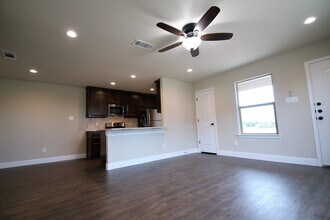 110 Crossbow Ct-Unit -110 in Weatherford, TX - Building Photo - Building Photo